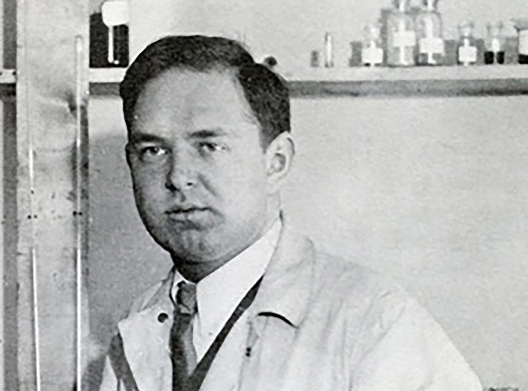 Leopold Godowsky Jr. in a lab coat. Leopold Godowsky Jr. in a lab coat.