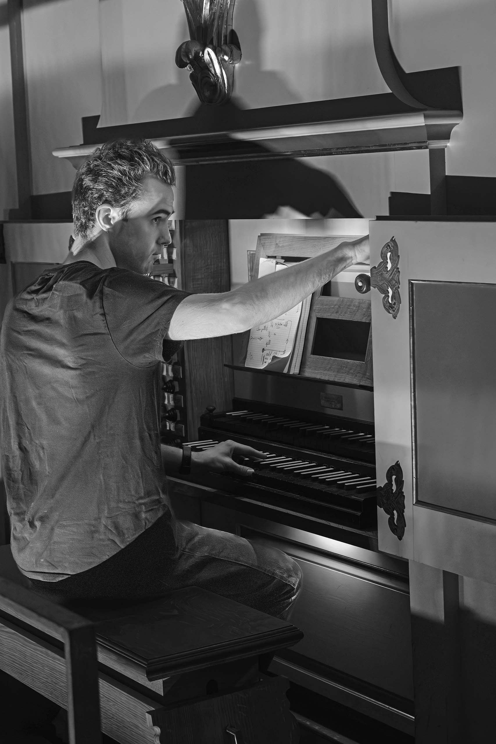 Latimer Rogland plays the Marilyn Mason Organ BAM Photo Doug Coombe Greyscle photo of Latimer Rogland playing organ.