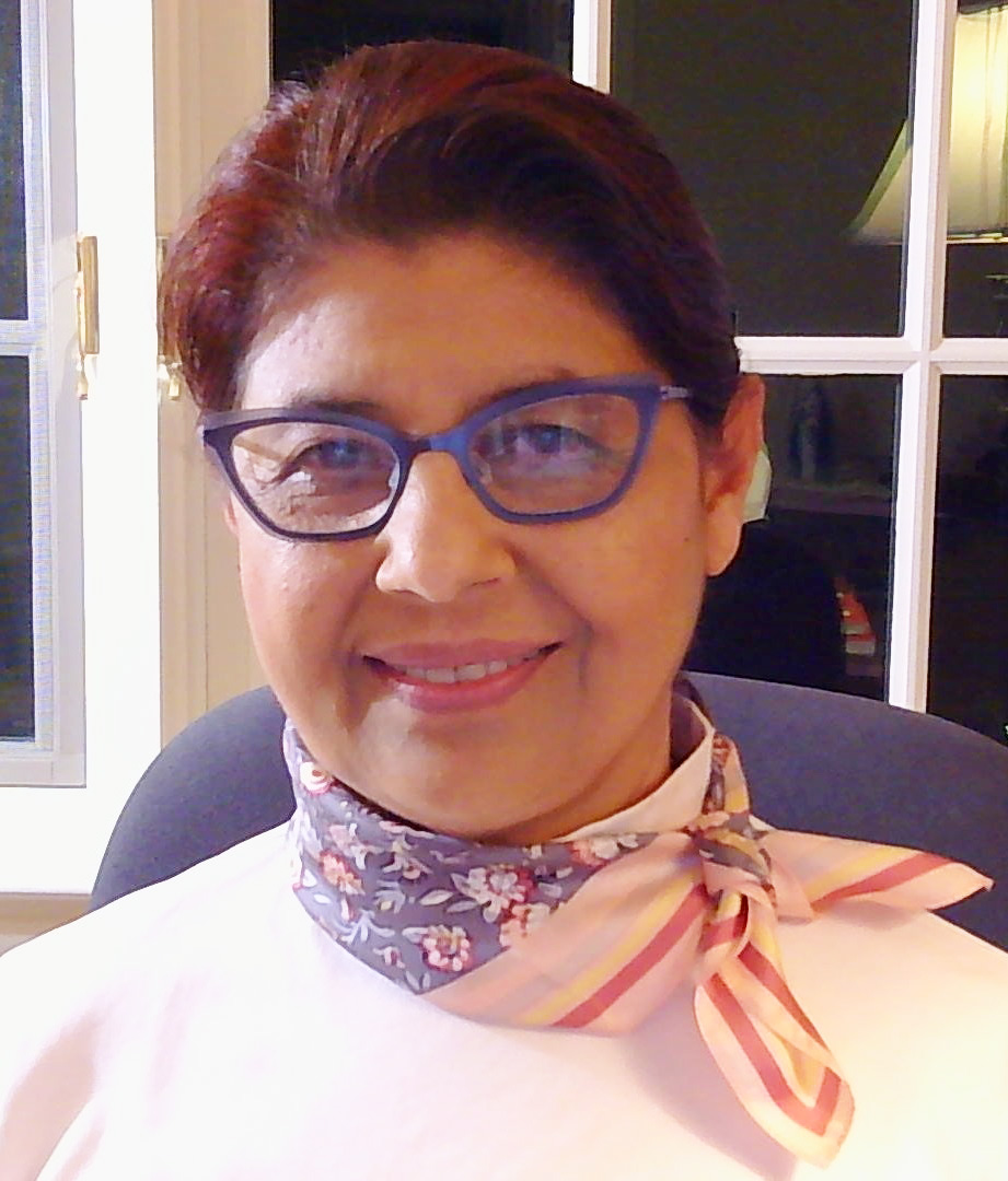 Casual headshot of Inderjit Kaur